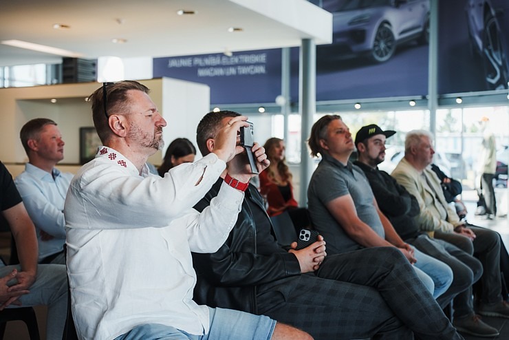 «Porsche Latvia Racing Team» piesaka zīmola entuziastiem «Porsche 718 Cayman GT4 RS Clubsport». Foto: Porsche.lv «Porsche Latvia Racing Team» piesaka zīmola entuziastiem «Porsche 718 Cayman GT4 RS Clubsport». Foto: Porsche.lv 355569