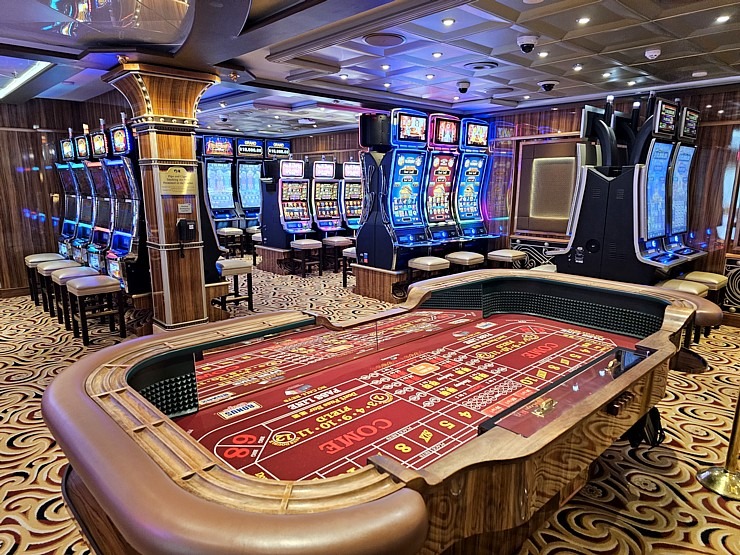 Travelnews.lv iepazīst 294 metrus garo kruīza kuģi «Coral Princess» Rīgas ostā 355605