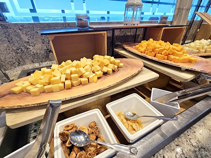 Travelnews.lv iepazīst 294 metrus garo kruīza kuģi «Coral Princess» Rīgas ostā 355625