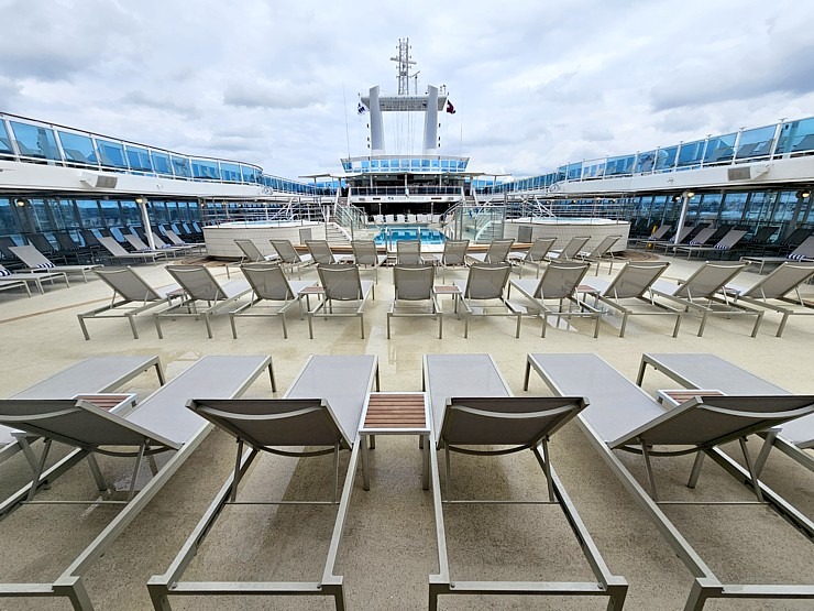 Travelnews.lv iepazīst 294 metrus garo kruīza kuģi «Coral Princess» Rīgas ostā 355643
