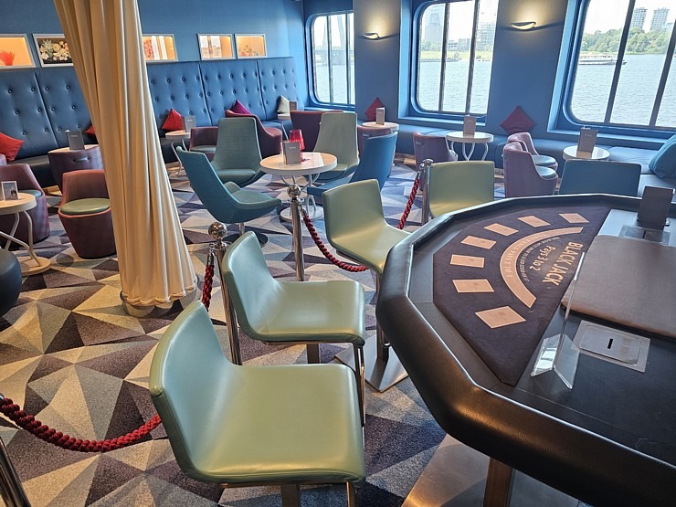 Rīgā ierodas milzīgs kruīza kuģis «Mein Schiff 1», kas pieder pasaules lielākajai tūrisma firmai «TUI» Rīgā ierodas milzīgs kruīza kuģis «Mein Schiff 1», kas pieder pasaules lielākajai tūrisma firmai «TUI» 355668