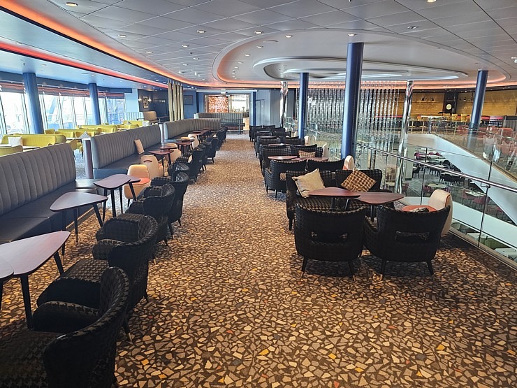 Rīgā ierodas milzīgs kruīza kuģis «Mein Schiff 1», kas pieder pasaules lielākajai tūrisma firmai «TUI» Rīgā ierodas milzīgs kruīza kuģis «Mein Schiff 1», kas pieder pasaules lielākajai tūrisma firmai «TUI» 355669