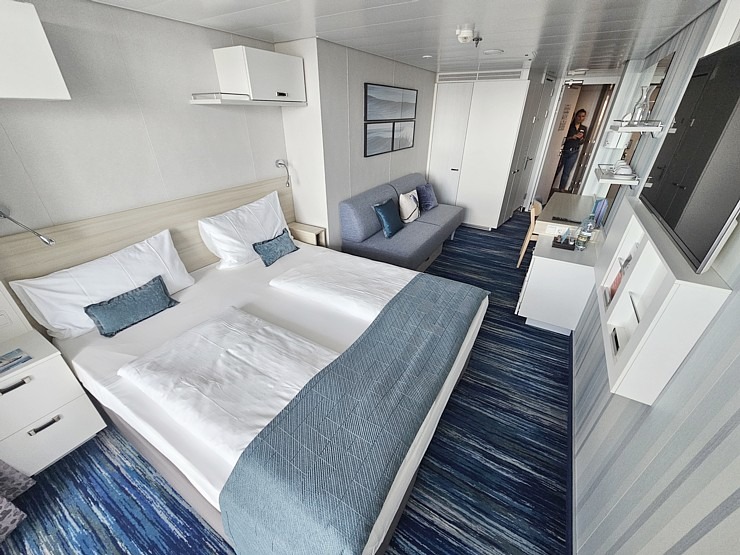 Rīgā ierodas milzīgs kruīza kuģis «Mein Schiff 1», kas pieder pasaules lielākajai tūrisma firmai «TUI» Rīgā ierodas milzīgs kruīza kuģis «Mein Schiff 1», kas pieder pasaules lielākajai tūrisma firmai «TUI» 355674
