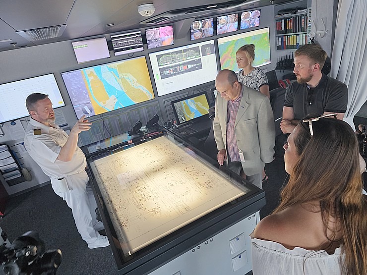 Rīgā ierodas milzīgs kruīza kuģis «Mein Schiff 1», kas pieder pasaules lielākajai tūrisma firmai «TUI» Rīgā ierodas milzīgs kruīza kuģis «Mein Schiff 1», kas pieder pasaules lielākajai tūrisma firmai «TUI» 355686