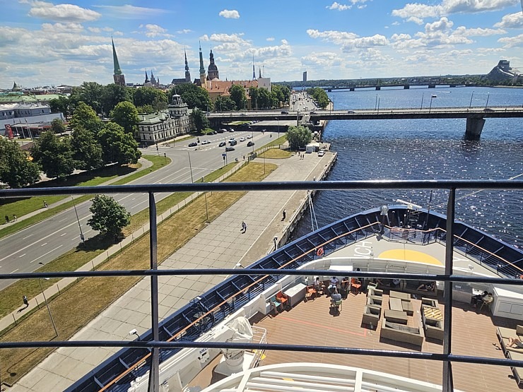 Rīgā ierodas milzīgs kruīza kuģis «Mein Schiff 1», kas pieder pasaules lielākajai tūrisma firmai «TUI» Rīgā ierodas milzīgs kruīza kuģis «Mein Schiff 1», kas pieder pasaules lielākajai tūrisma firmai «TUI» 355689