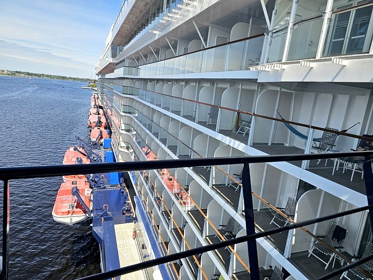 Rīgā ierodas milzīgs kruīza kuģis «Mein Schiff 1», kas pieder pasaules lielākajai tūrisma firmai «TUI» Rīgā ierodas milzīgs kruīza kuģis «Mein Schiff 1», kas pieder pasaules lielākajai tūrisma firmai «TUI» 355690