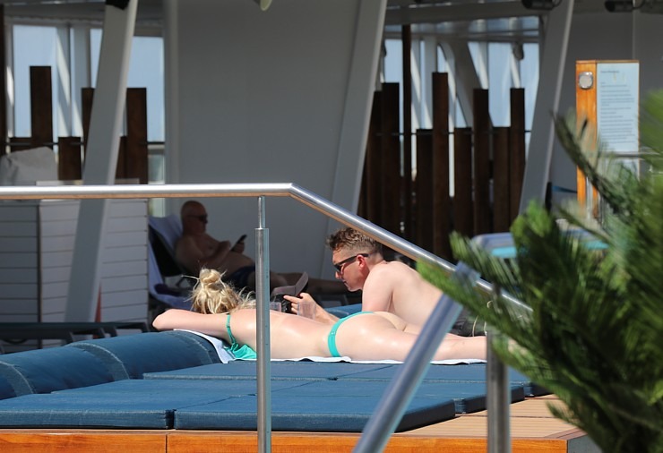 Rīgā ierodas milzīgs kruīza kuģis «Mein Schiff 1», kas pieder pasaules lielākajai tūrisma firmai «TUI» Rīgā ierodas milzīgs kruīza kuģis «Mein Schiff 1», kas pieder pasaules lielākajai tūrisma firmai «TUI» 355695