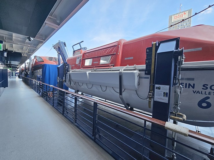Rīgā ierodas milzīgs kruīza kuģis «Mein Schiff 1», kas pieder pasaules lielākajai tūrisma firmai «TUI» Rīgā ierodas milzīgs kruīza kuģis «Mein Schiff 1», kas pieder pasaules lielākajai tūrisma firmai «TUI» 355697
