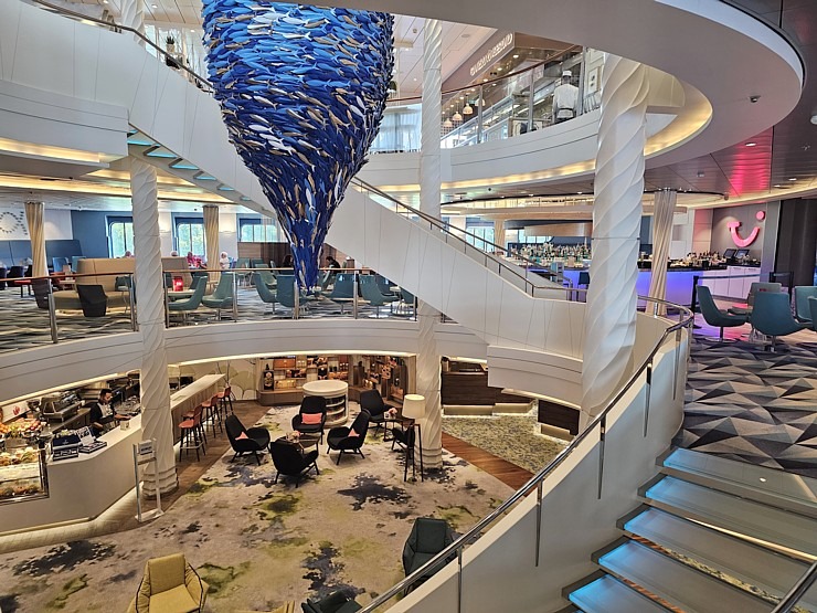 Rīgā ierodas milzīgs kruīza kuģis «Mein Schiff 1», kas pieder pasaules lielākajai tūrisma firmai «TUI» Rīgā ierodas milzīgs kruīza kuģis «Mein Schiff 1», kas pieder pasaules lielākajai tūrisma firmai «TUI» 355658