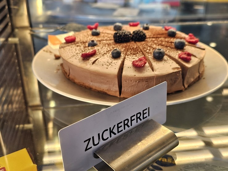 Rīgā ierodas milzīgs kruīza kuģis «Mein Schiff 1», kas pieder pasaules lielākajai tūrisma firmai «TUI» Rīgā ierodas milzīgs kruīza kuģis «Mein Schiff 1», kas pieder pasaules lielākajai tūrisma firmai «TUI» 355716