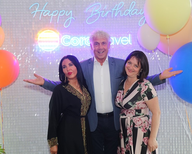 Tūroperators «Coral Travel Latvija» ar vērienu atzimē jūras krastā 3 gadu jubileju Latvijā 355900