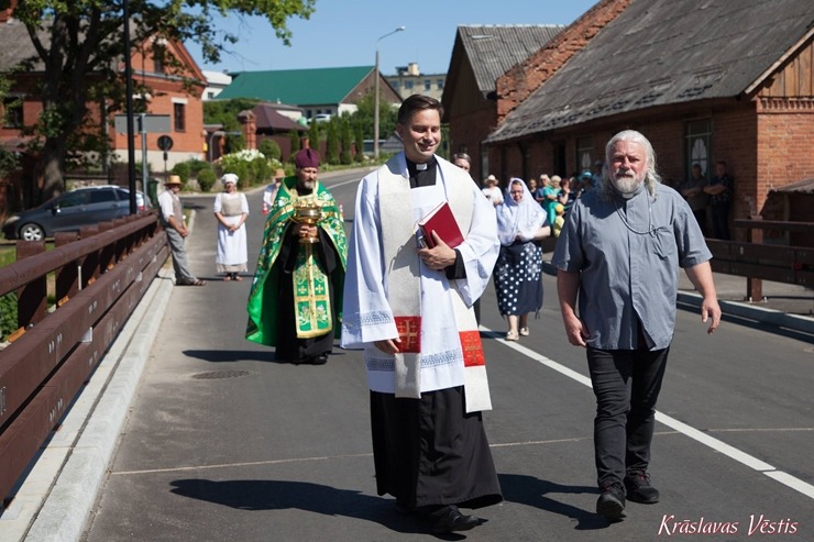 Krāslavā svinīgi atklāts jaunuzbūvētais tilts pār Jouņupeiti. Foto: Jurijs Roga, Kraslavasvestis.lv. Krāslavā svinīgi atklāts jaunuzbūvētais tilts pār Jouņupeiti. Foto: Jurijs Roga, Kraslavasvestis.lv. 356108