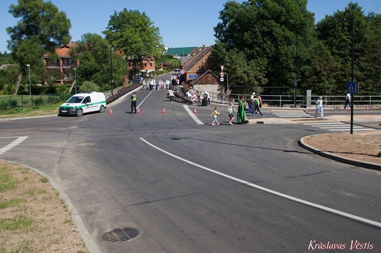 Krāslavā svinīgi atklāts jaunuzbūvētais tilts pār Jouņupeiti. Foto: Jurijs Roga, Kraslavasvestis.lv. Krāslavā svinīgi atklāts jaunuzbūvētais tilts pār Jouņupeiti. Foto: Jurijs Roga, Kraslavasvestis.lv. 356103
