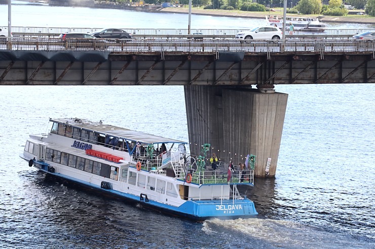 Rīgu apciemo Francijas luksus klases kruīzu kuģis «Le Dumont-dUrville» 356244
