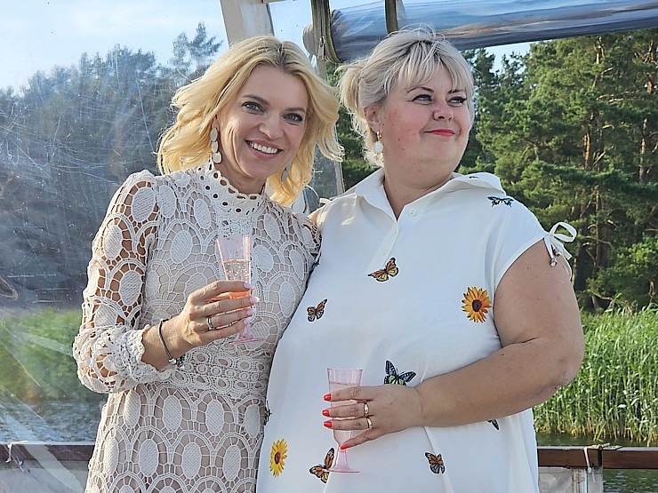 Latvijas tūrisma firma «Nikos Travel» uz peldošas terases Lielupē atzīmē 17 gadu jubileju 356325