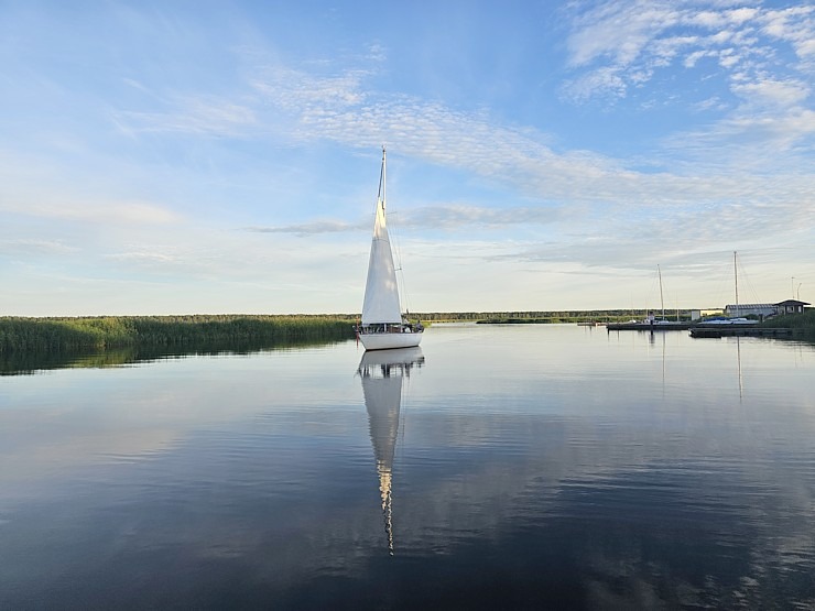 Latvijas tūrisma firma «Nikos Travel» uz peldošas terases Lielupē atzīmē 17 gadu jubileju 356326