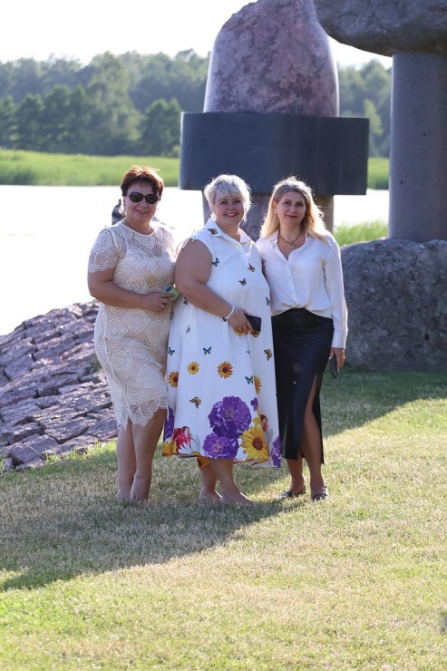 17 gadu jubileju svin Latvijas tūrisma firma «Nikos Travel» uz peldošas terases Lielupē. Foto: Kristiāns Gedus 356356