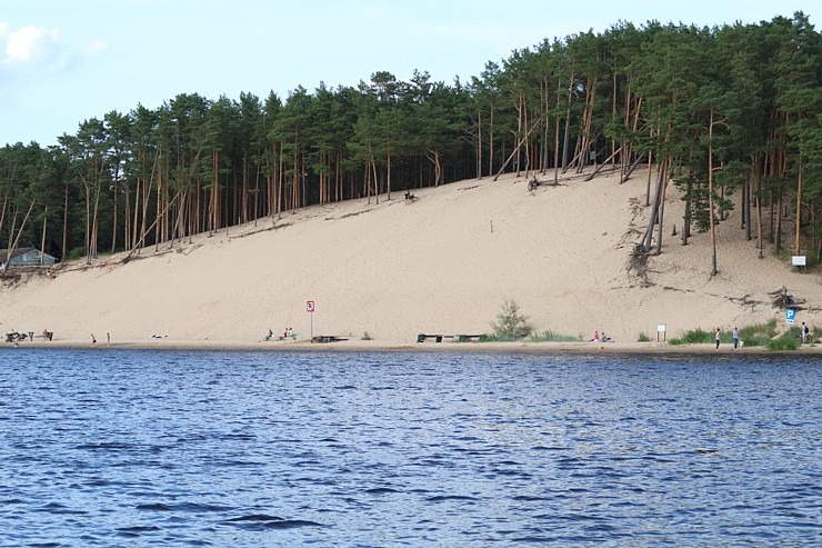 17 gadu jubileju svin Latvijas tūrisma firma «Nikos Travel» uz peldošas terases Lielupē. Foto: Kristiāns Gedus 356341