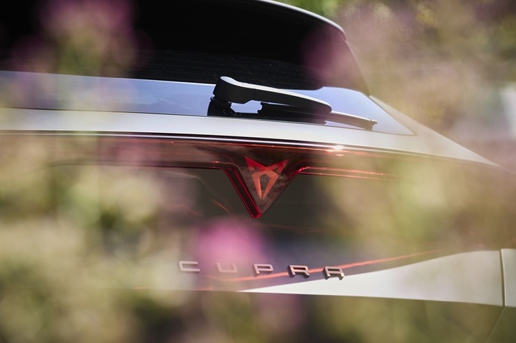 Jaunais «Cupra Formentor» piesaka avangarda dizainu ar modernām tehnoloģijām. Foto: Autobrava.lv Jaunais «Cupra Formentor» piesaka avangarda dizainu ar modernām tehnoloģijām. Foto: Autobrava.lv 356674