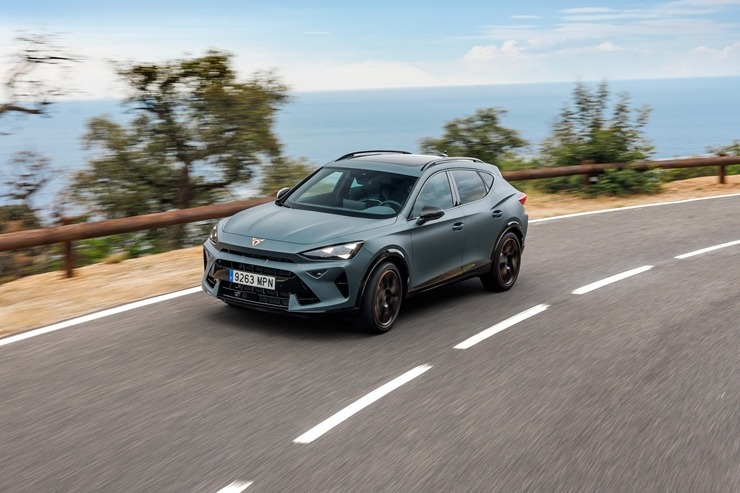 Jaunais «Cupra Formentor» piesaka avangarda dizainu ar modernām tehnoloģijām. Foto: Autobrava.lv Jaunais «Cupra Formentor» piesaka avangarda dizainu ar modernām tehnoloģijām. Foto: Autobrava.lv 356658
