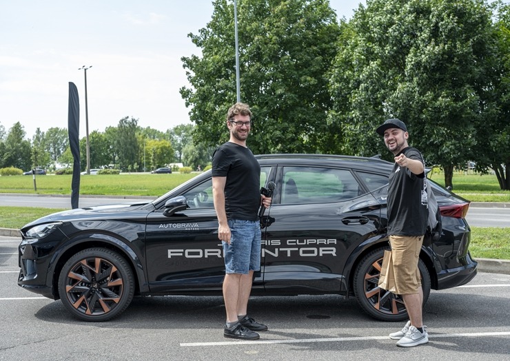Jaunais «Cupra Formentor» piesaka avangarda dizainu ar modernām tehnoloģijām. Foto: Autobrava.lv Jaunais «Cupra Formentor» piesaka avangarda dizainu ar modernām tehnoloģijām. Foto: Autobrava.lv 356676