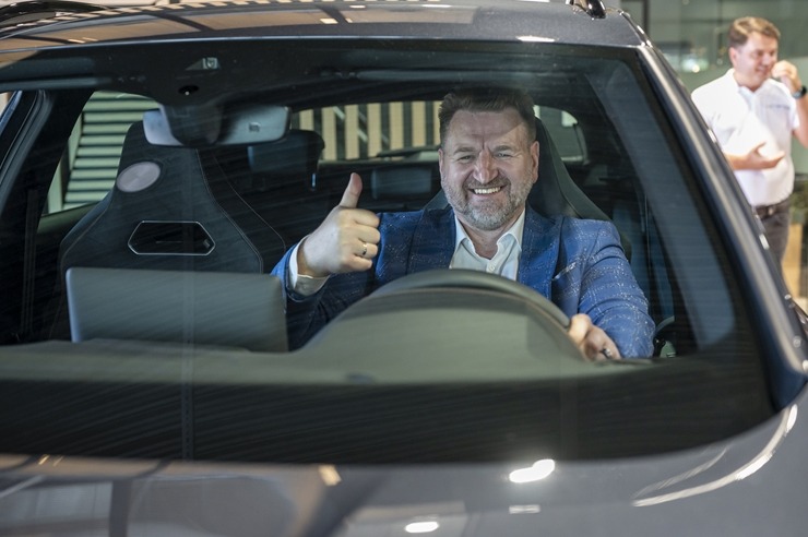 Jaunais «Cupra Formentor» piesaka avangarda dizainu ar modernām tehnoloģijām. Foto: Autobrava.lv Jaunais «Cupra Formentor» piesaka avangarda dizainu ar modernām tehnoloģijām. Foto: Autobrava.lv 356680