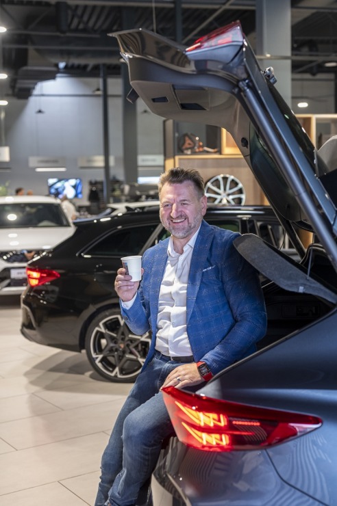 Jaunais «Cupra Formentor» piesaka avangarda dizainu ar modernām tehnoloģijām. Foto: Autobrava.lv Jaunais «Cupra Formentor» piesaka avangarda dizainu ar modernām tehnoloģijām. Foto: Autobrava.lv 356681