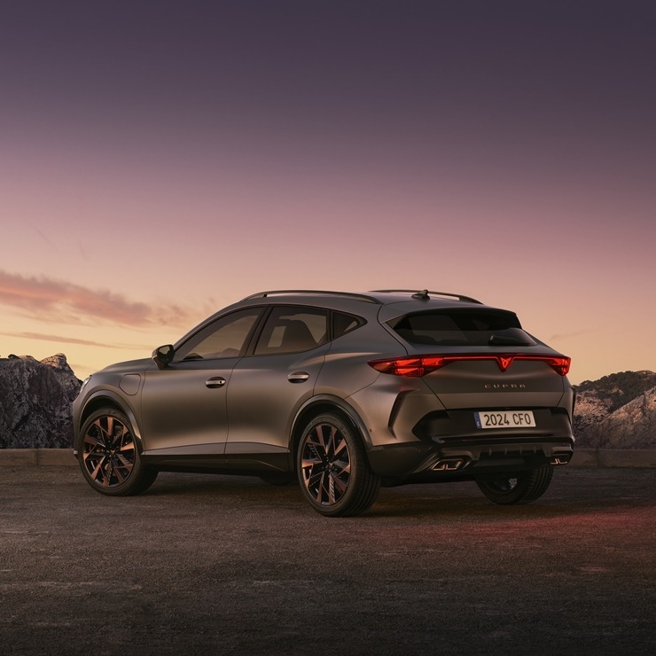 Jaunais «Cupra Formentor» piesaka avangarda dizainu ar modernām tehnoloģijām. Foto: Autobrava.lv Jaunais «Cupra Formentor» piesaka avangarda dizainu ar modernām tehnoloģijām. Foto: Autobrava.lv 356662