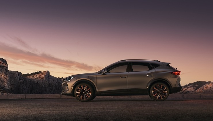 Jaunais «Cupra Formentor» piesaka avangarda dizainu ar modernām tehnoloģijām. Foto: Autobrava.lv Jaunais «Cupra Formentor» piesaka avangarda dizainu ar modernām tehnoloģijām. Foto: Autobrava.lv 356663