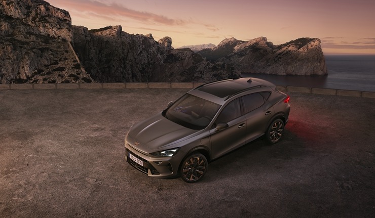 Jaunais «Cupra Formentor» piesaka avangarda dizainu ar modernām tehnoloģijām. Foto: Autobrava.lv Jaunais «Cupra Formentor» piesaka avangarda dizainu ar modernām tehnoloģijām. Foto: Autobrava.lv 356664