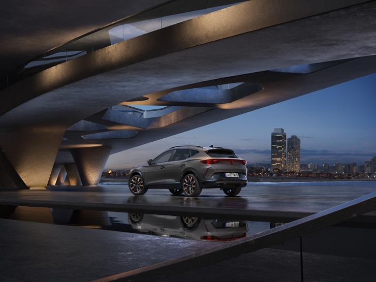 Jaunais «Cupra Formentor» piesaka avangarda dizainu ar modernām tehnoloģijām. Foto: Autobrava.lv Jaunais «Cupra Formentor» piesaka avangarda dizainu ar modernām tehnoloģijām. Foto: Autobrava.lv 356665