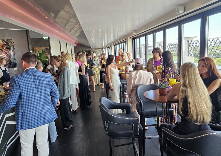 «Grand Hotel Kempinski Riga» atklāj mākslinieces Gundegas Dūdumas jauno izstādi «Uncovering Hidden Gems» «Grand Hotel Kempinski Riga» atklāj mākslinieces Gundegas Dūdumas jauno izstādi «Uncovering Hidden Gems» 356816