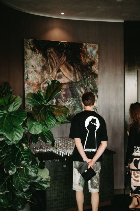 Māksliniece Gundega Dūduma viesnīcā «Grand Hotel Kempinski Riga» atklāj jauno izstādi «Uncovering Hidden Gems». Foto: Grand Hotel Kempinski Riga Māksliniece Gundega Dūduma viesnīcā «Grand Hotel Kempinski Riga» atklāj jauno izstādi «Uncovering Hidden Gems». Foto: Grand Hotel Kempinski Riga 356901