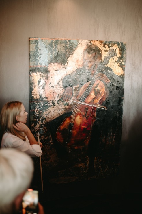 Māksliniece Gundega Dūduma viesnīcā «Grand Hotel Kempinski Riga» atklāj jauno izstādi «Uncovering Hidden Gems». Foto: Grand Hotel Kempinski Riga Māksliniece Gundega Dūduma viesnīcā «Grand Hotel Kempinski Riga» atklāj jauno izstādi «Uncovering Hidden Gems». Foto: Grand Hotel Kempinski Riga 356881