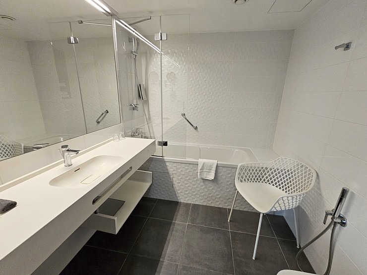 Iepazīstam Vecrīgas 5 zvaigžņu viesnīcas «Wellton Riverside SPA Hotel» piedāvājumu kopā ar ceļojumu konsultantiem Iepazīstam Vecrīgas 5 zvaigžņu viesnīcas «Wellton Riverside SPA Hotel» piedāvājumu kopā ar ceļojumu konsultantiem 356995