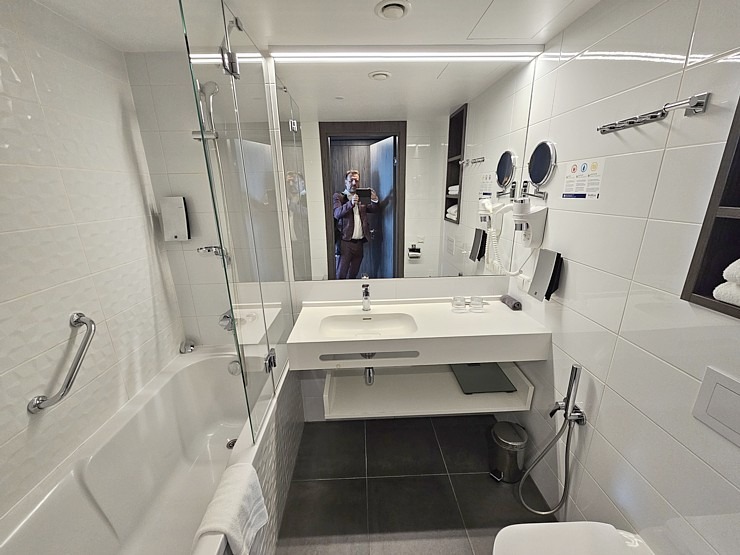 Iepazīstam Vecrīgas 5 zvaigžņu viesnīcas «Wellton Riverside SPA Hotel» piedāvājumu kopā ar ceļojumu konsultantiem Iepazīstam Vecrīgas 5 zvaigžņu viesnīcas «Wellton Riverside SPA Hotel» piedāvājumu kopā ar ceļojumu konsultantiem 356999