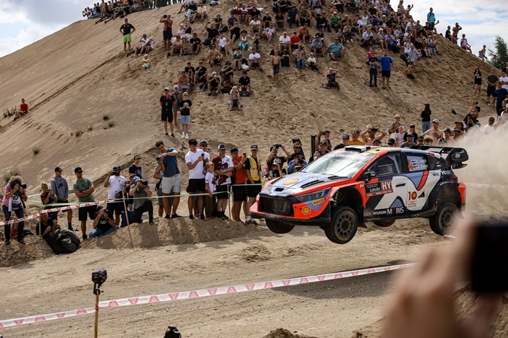 Piedāvājam spilgtākos foto mirkļus no FIA pasaules rallija čempionāta (WRC) debijas Latvijā. Foto: Gatis Smudzis Piedāvājam spilgtākos foto mirkļus no FIA pasaules rallija čempionāta (WRC) debijas Latvijā. Foto: Gatis Smudzis 357030