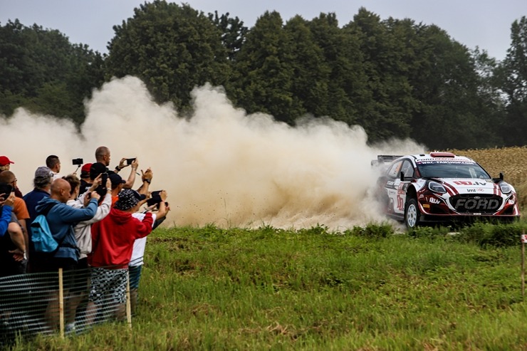 Piedāvājam spilgtākos foto mirkļus no FIA pasaules rallija čempionāta (WRC) debijas Latvijā. Foto: Gatis Smudzis Piedāvājam spilgtākos foto mirkļus no FIA pasaules rallija čempionāta (WRC) debijas Latvijā. Foto: Gatis Smudzis 357037