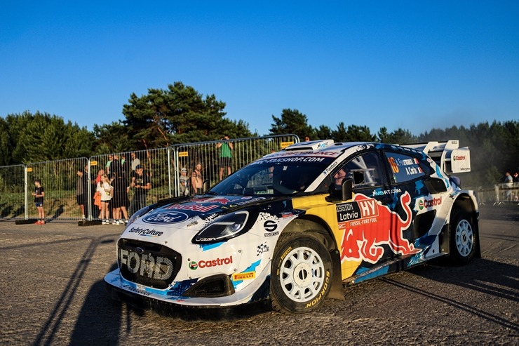 Piedāvājam spilgtākos foto mirkļus no FIA pasaules rallija čempionāta (WRC) debijas Latvijā. Foto: Gatis Smudzis Piedāvājam spilgtākos foto mirkļus no FIA pasaules rallija čempionāta (WRC) debijas Latvijā. Foto: Gatis Smudzis 357051
