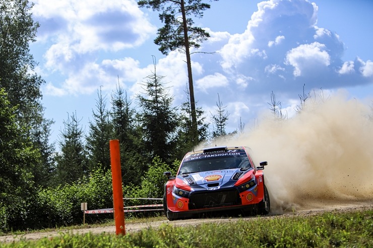 Piedāvājam spilgtākos foto mirkļus no FIA pasaules rallija čempionāta (WRC) debijas Latvijā. Foto: Gatis Smudzis Piedāvājam spilgtākos foto mirkļus no FIA pasaules rallija čempionāta (WRC) debijas Latvijā. Foto: Gatis Smudzis 357060