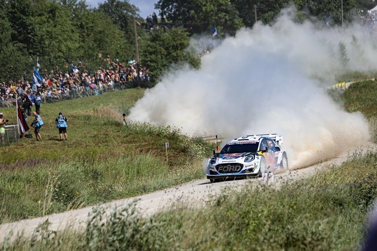 Piedāvājam spilgtākos foto mirkļus no FIA pasaules rallija čempionāta (WRC) debijas Latvijā. Foto: Gatis Smudzis Piedāvājam spilgtākos foto mirkļus no FIA pasaules rallija čempionāta (WRC) debijas Latvijā. Foto: Gatis Smudzis 357069