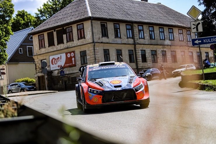 Piedāvājam spilgtākos foto mirkļus no FIA pasaules rallija čempionāta (WRC) debijas Latvijā. Foto: Gatis Smudzis Piedāvājam spilgtākos foto mirkļus no FIA pasaules rallija čempionāta (WRC) debijas Latvijā. Foto: Gatis Smudzis 357072