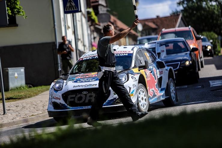 Piedāvājam spilgtākos foto mirkļus no FIA pasaules rallija čempionāta (WRC) debijas Latvijā. Foto: Gatis Smudzis Piedāvājam spilgtākos foto mirkļus no FIA pasaules rallija čempionāta (WRC) debijas Latvijā. Foto: Gatis Smudzis 357074