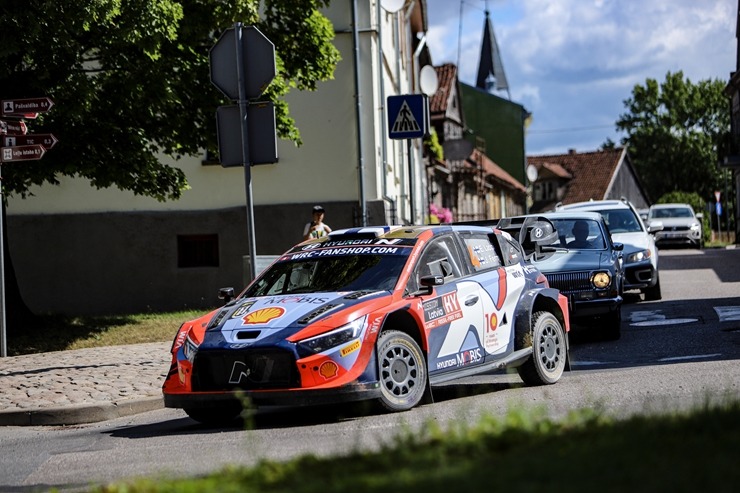 Piedāvājam spilgtākos foto mirkļus no FIA pasaules rallija čempionāta (WRC) debijas Latvijā. Foto: Gatis Smudzis Piedāvājam spilgtākos foto mirkļus no FIA pasaules rallija čempionāta (WRC) debijas Latvijā. Foto: Gatis Smudzis 357075