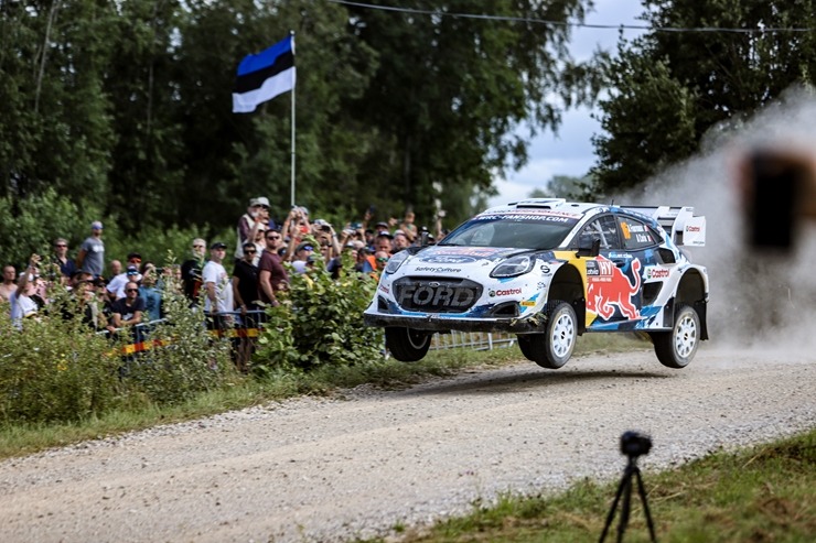 Piedāvājam spilgtākos foto mirkļus no FIA pasaules rallija čempionāta (WRC) debijas Latvijā. Foto: Gatis Smudzis Piedāvājam spilgtākos foto mirkļus no FIA pasaules rallija čempionāta (WRC) debijas Latvijā. Foto: Gatis Smudzis 357080