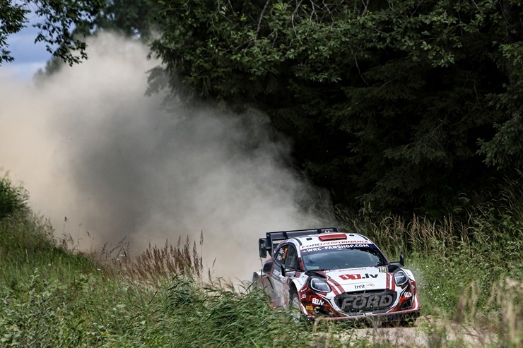 Piedāvājam spilgtākos foto mirkļus no FIA pasaules rallija čempionāta (WRC) debijas Latvijā. Foto: Gatis Smudzis Piedāvājam spilgtākos foto mirkļus no FIA pasaules rallija čempionāta (WRC) debijas Latvijā. Foto: Gatis Smudzis 357088