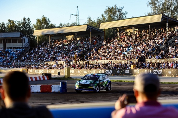 Piedāvājam spilgtākos foto mirkļus no FIA pasaules rallija čempionāta (WRC) debijas Latvijā. Foto: Gatis Smudzis Piedāvājam spilgtākos foto mirkļus no FIA pasaules rallija čempionāta (WRC) debijas Latvijā. Foto: Gatis Smudzis 357095