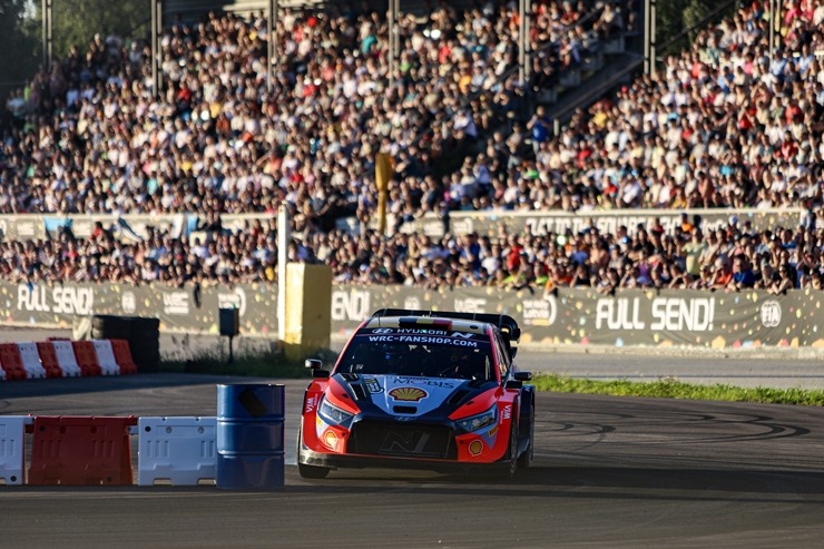 Piedāvājam spilgtākos foto mirkļus no FIA pasaules rallija čempionāta (WRC) debijas Latvijā. Foto: Gatis Smudzis Piedāvājam spilgtākos foto mirkļus no FIA pasaules rallija čempionāta (WRC) debijas Latvijā. Foto: Gatis Smudzis 357100