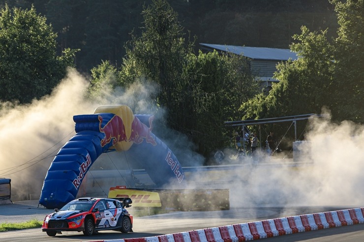 Piedāvājam spilgtākos foto mirkļus no FIA pasaules rallija čempionāta (WRC) debijas Latvijā. Foto: Gatis Smudzis Piedāvājam spilgtākos foto mirkļus no FIA pasaules rallija čempionāta (WRC) debijas Latvijā. Foto: Gatis Smudzis 357101