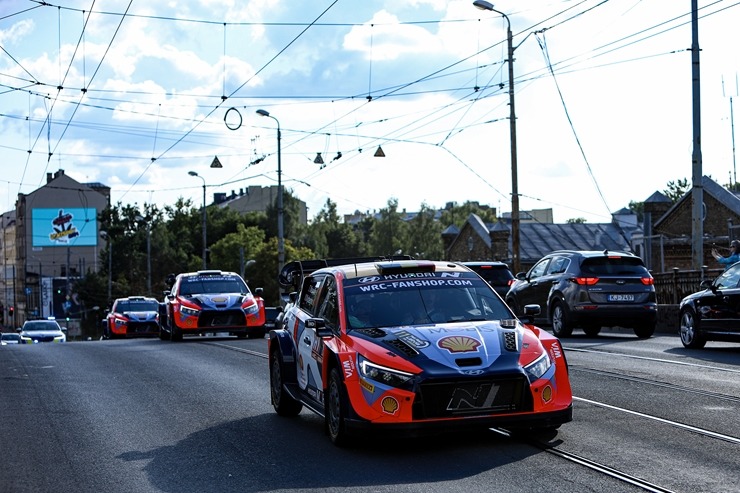 Piedāvājam spilgtākos foto mirkļus no FIA pasaules rallija čempionāta (WRC) debijas Latvijā. Foto: Gatis Smudzis Piedāvājam spilgtākos foto mirkļus no FIA pasaules rallija čempionāta (WRC) debijas Latvijā. Foto: Gatis Smudzis 357103